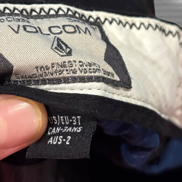 Volcom Boys Shorts 3T Black Chino Flat Front Adjustable Waist Logo Patch - Picture 3 of 4